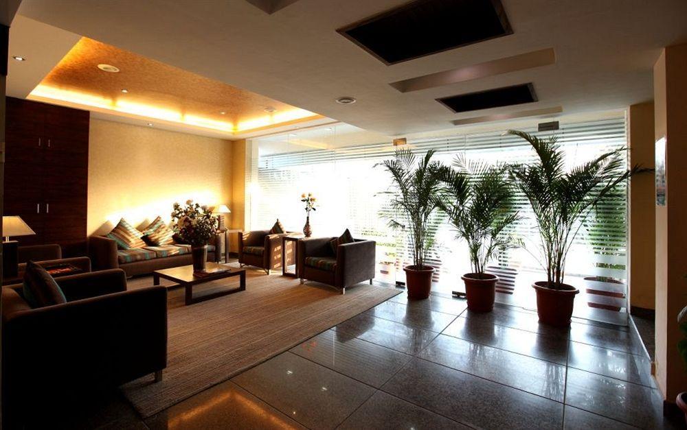 Crossroads Hotel Gurgaon Ngoại thất bức ảnh