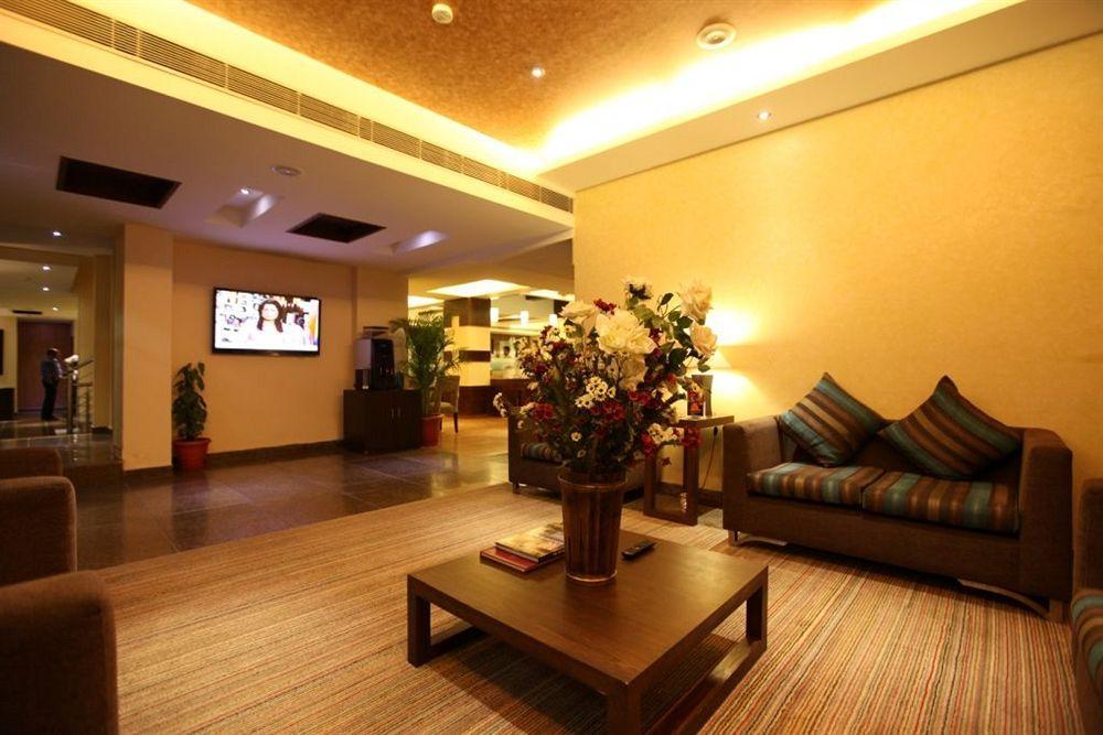 Crossroads Hotel Gurgaon Ngoại thất bức ảnh