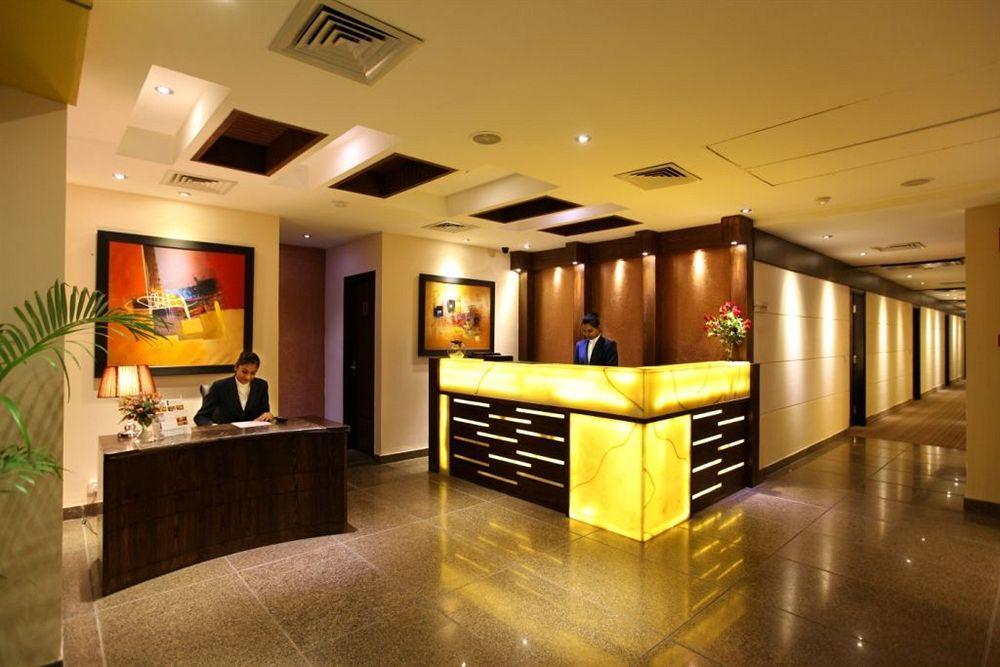Crossroads Hotel Gurgaon Ngoại thất bức ảnh