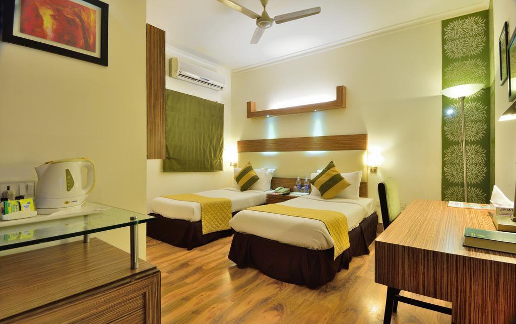 Crossroads Hotel Gurgaon Ngoại thất bức ảnh