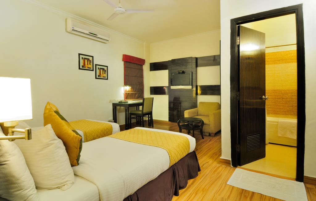 Crossroads Hotel Gurgaon Ngoại thất bức ảnh