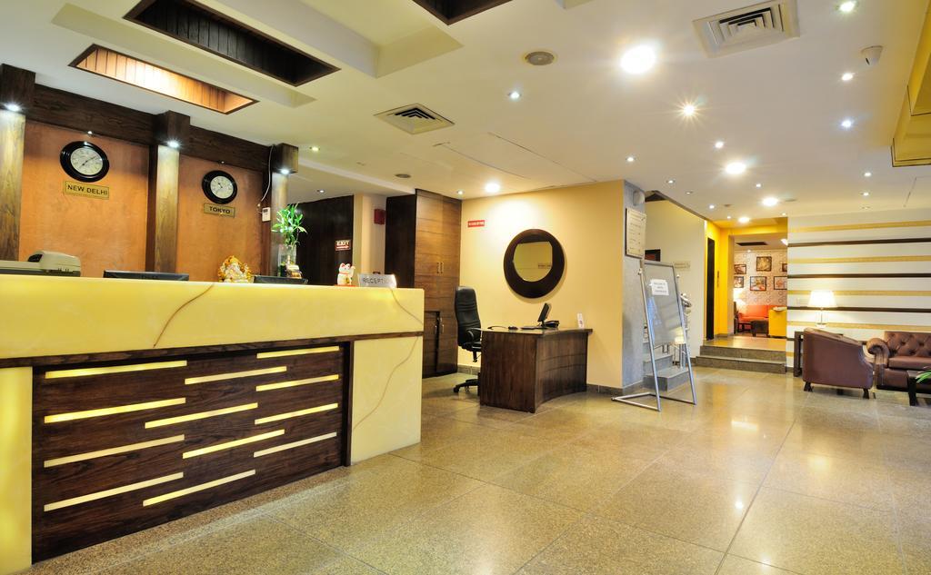 Crossroads Hotel Gurgaon Ngoại thất bức ảnh