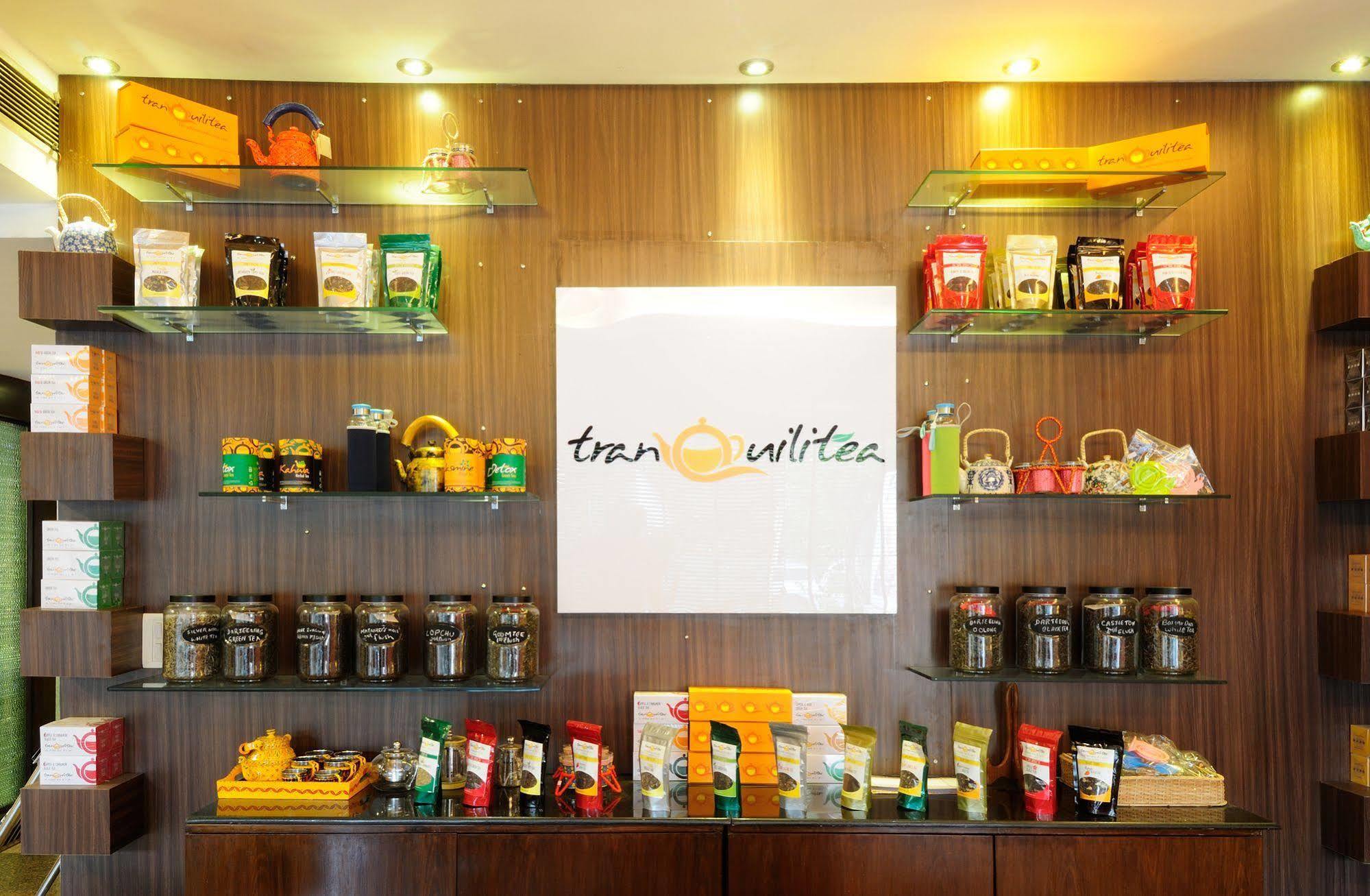Crossroads Hotel Gurgaon Ngoại thất bức ảnh