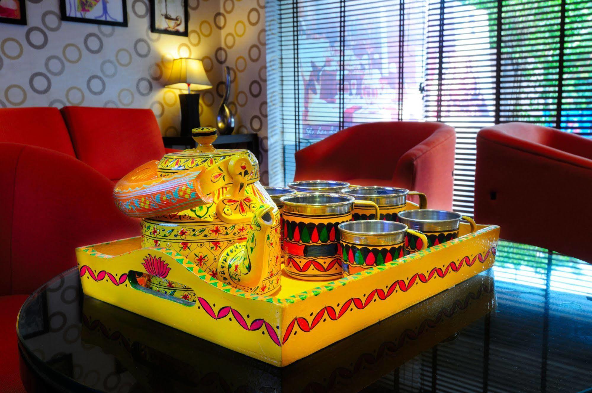 Crossroads Hotel Gurgaon Ngoại thất bức ảnh